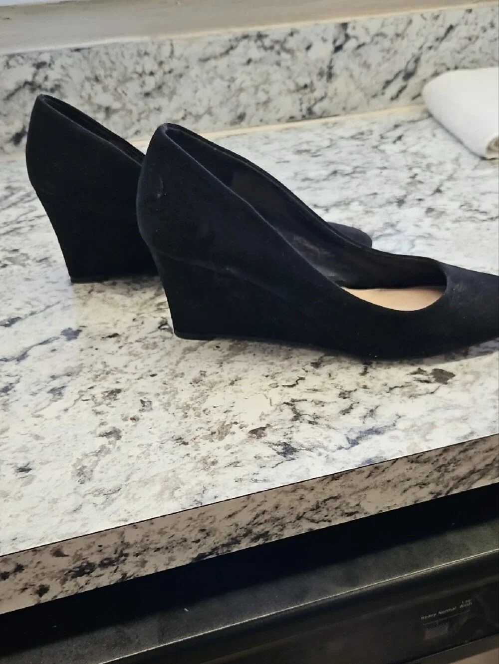Kelly & Katie Black Round-Toe Pumps